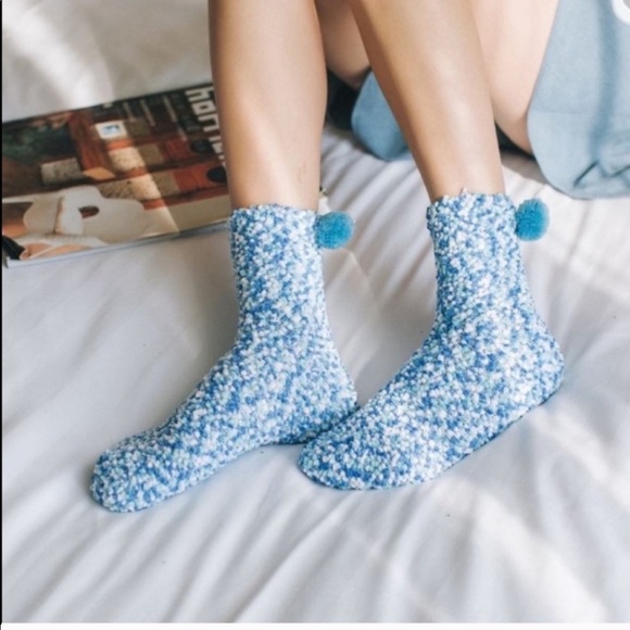 💥🧦🧦SWEET PAIR POM POM SOCKS with BOX🎁💛💗💙 - Picture 7 of 8